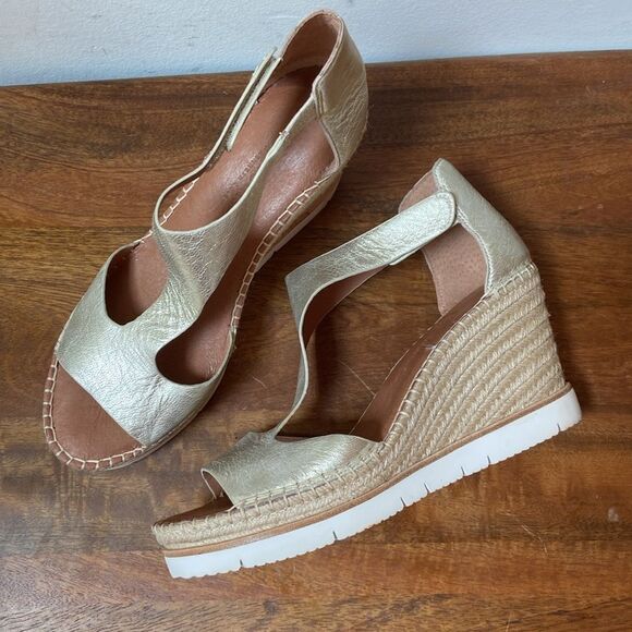 gentle souls Shoes - Gentle Souls Gold Elyssa Easy T-Strap Wedge Espadrilles
